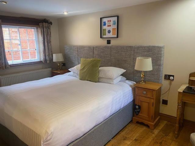 Hotel Sebastians à Oswestry Extérieur photo
