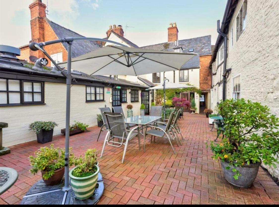 Hotel Sebastians à Oswestry Extérieur photo